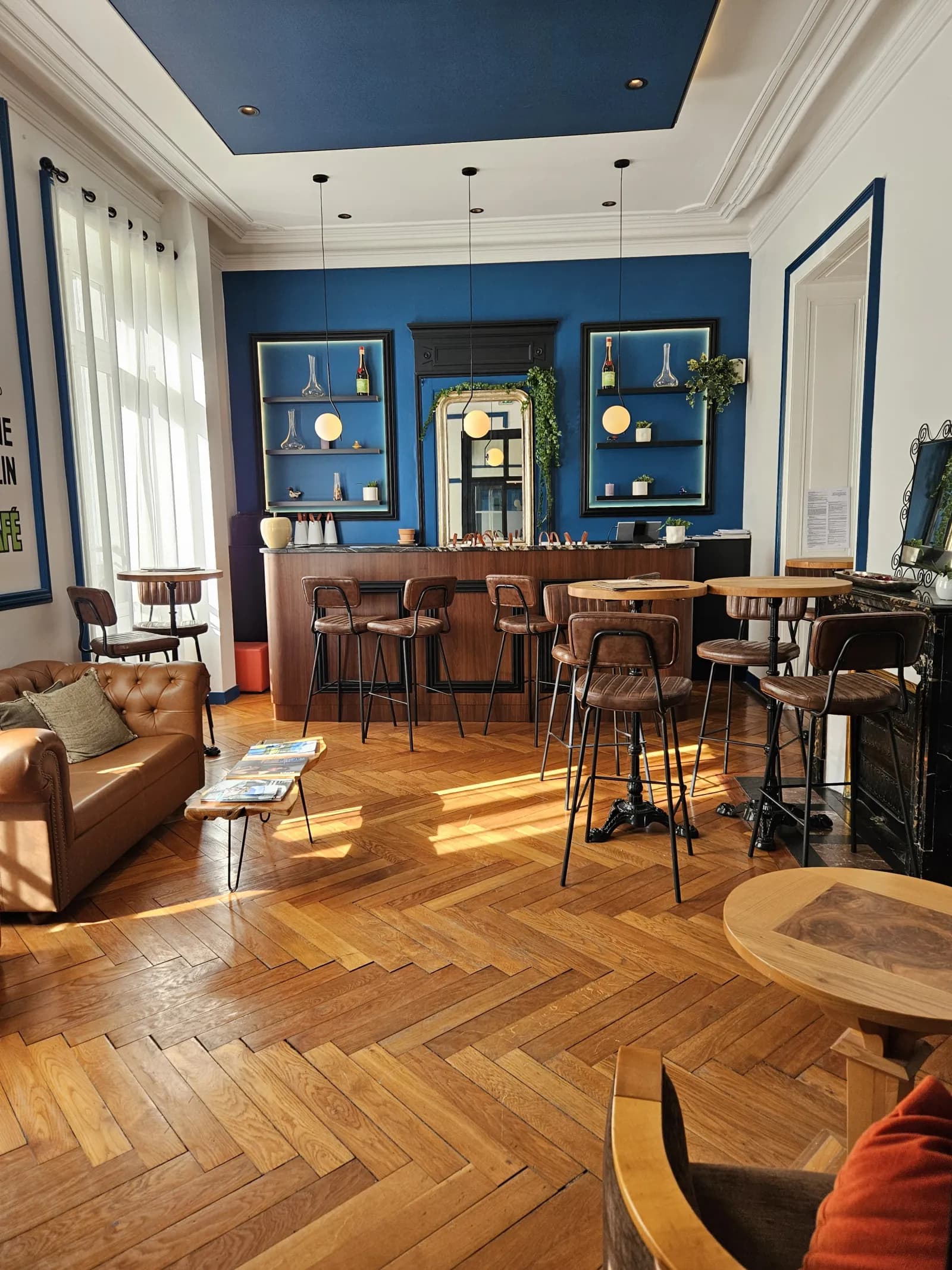The wine bar at Le Sens Unique